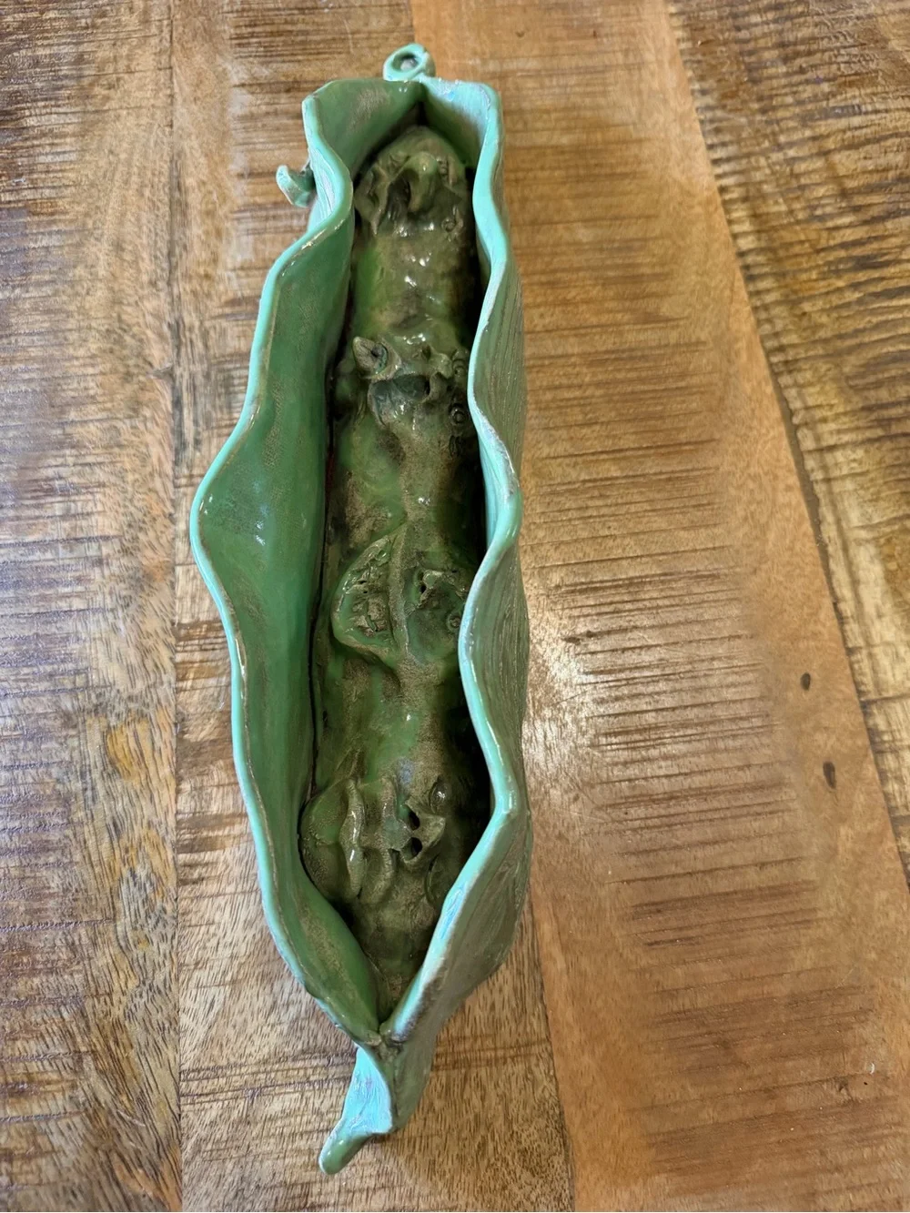 4 Face Anthropomorphic 3D Pea Pod Signed Clay Pottery Vintage 2000 15x3x3”
